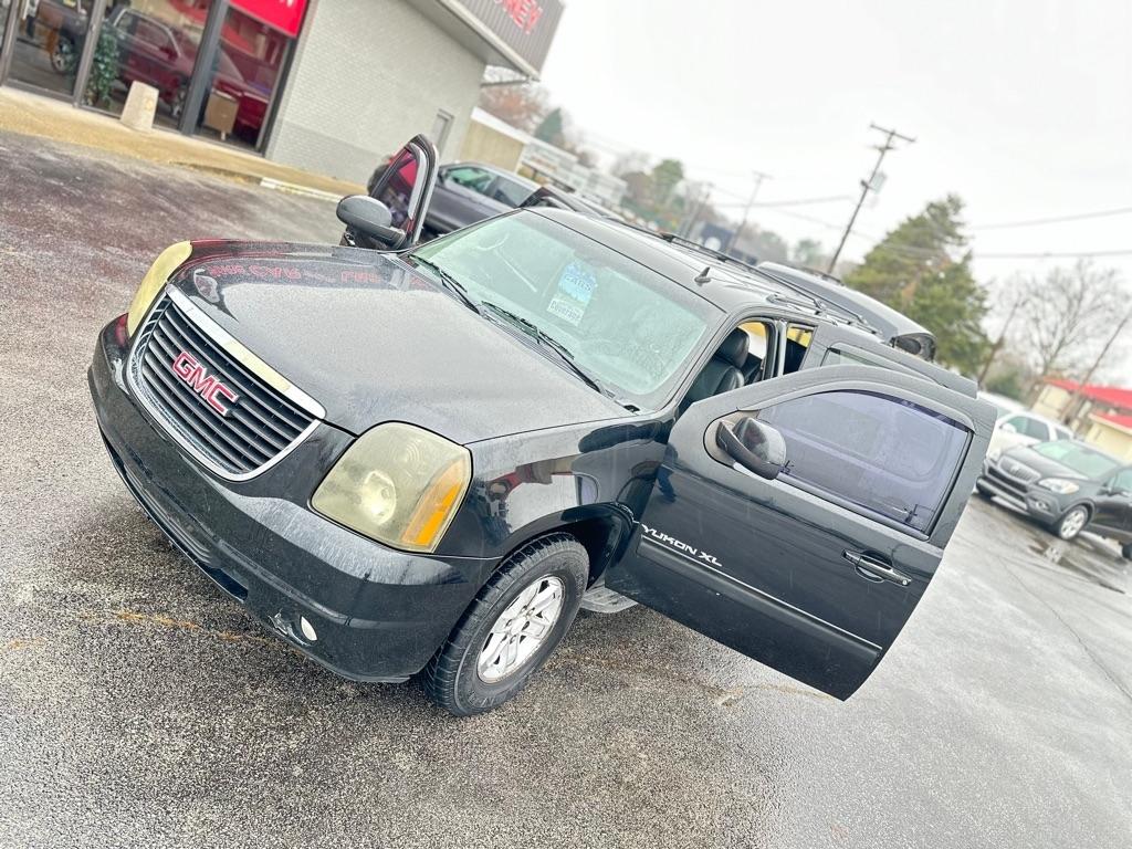 GMC Yukon XL SLT-1 1/2 Ton 4WD 2012