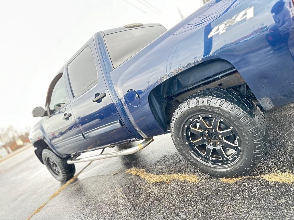 Chevrolet Silverado 1500 LS Crew Cab Short Box 4WD 2011