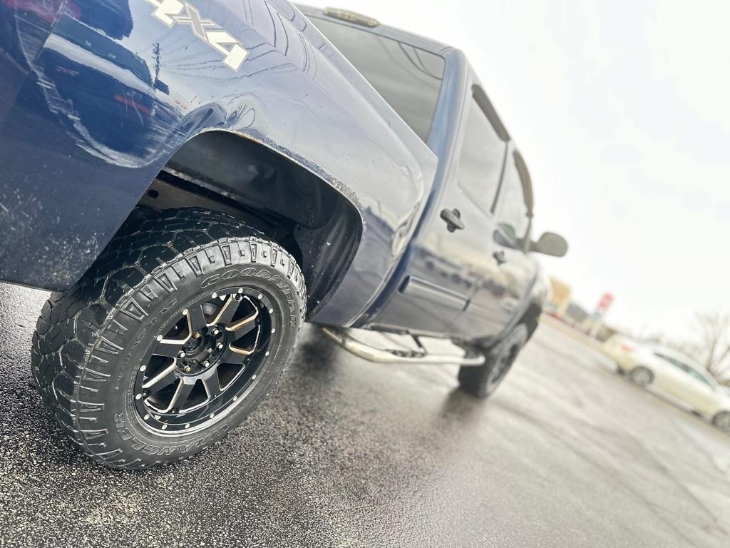 Chevrolet Silverado 1500 LS Crew Cab Short Box 4WD 2011