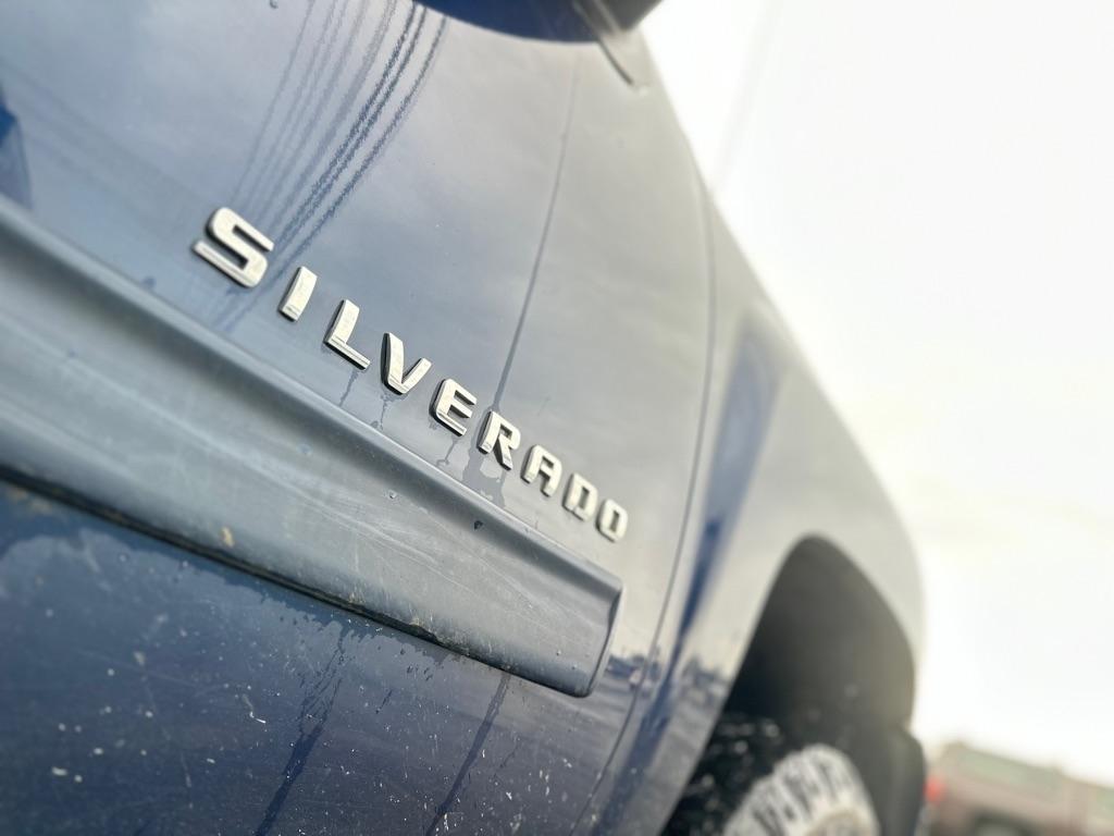 Chevrolet Silverado 1500 LS Crew Cab Short Box 4WD 2011