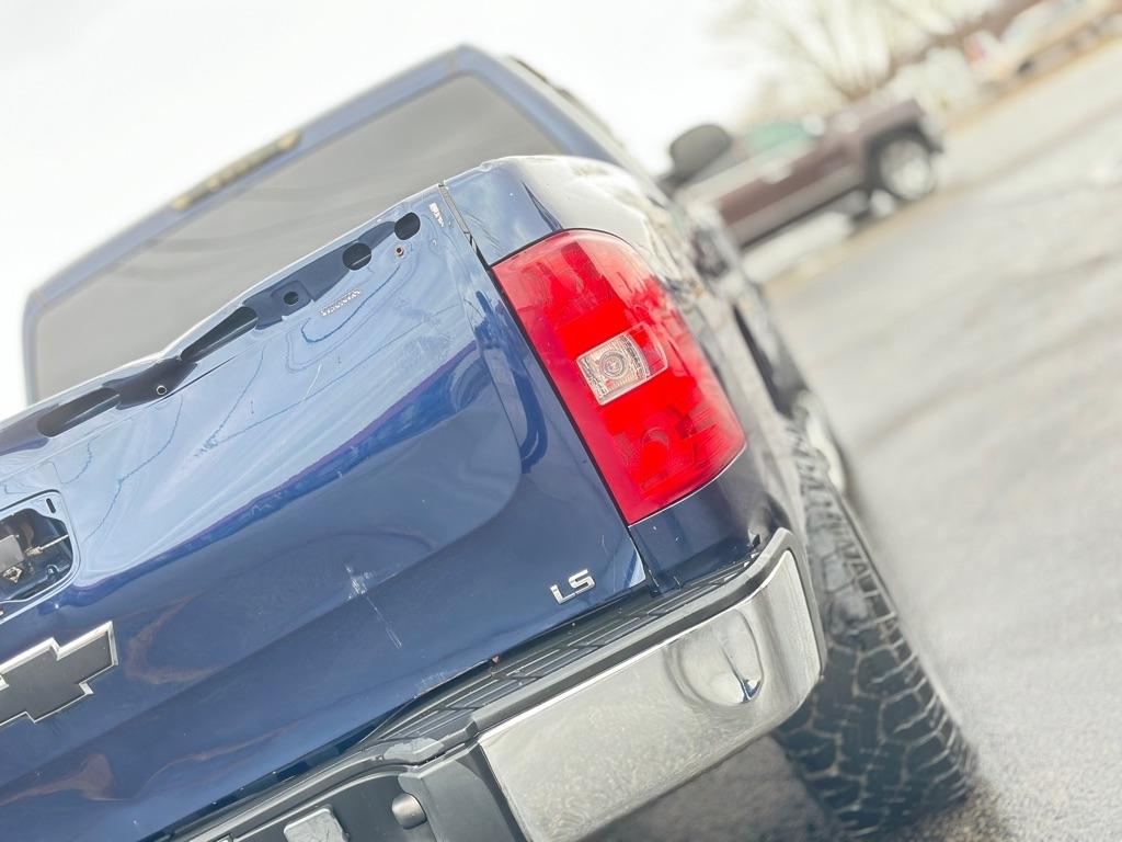 Chevrolet Silverado 1500 LS Crew Cab Short Box 4WD 2011