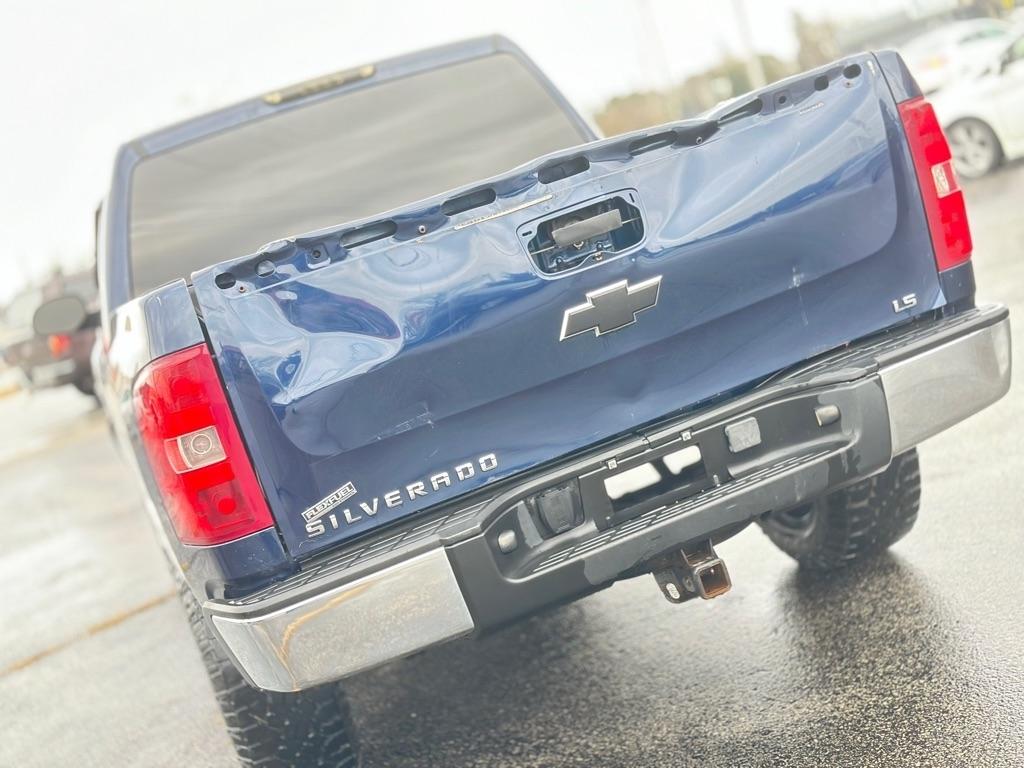 Chevrolet Silverado 1500 LS Crew Cab Short Box 4WD 2011