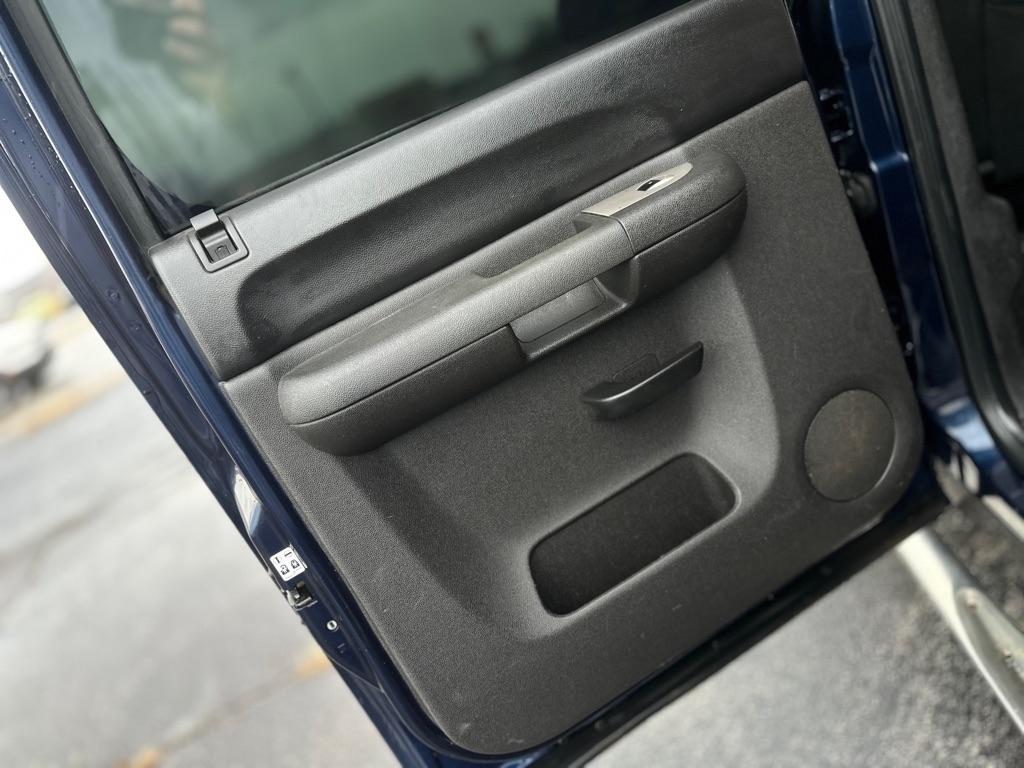 Chevrolet Silverado 1500 LS Crew Cab Short Box 4WD 2011