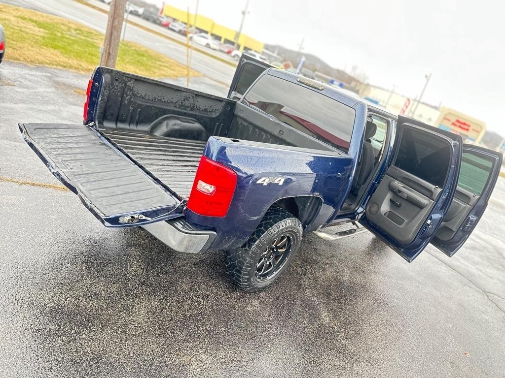 Chevrolet Silverado 1500 LS Crew Cab Short Box 4WD 2011
