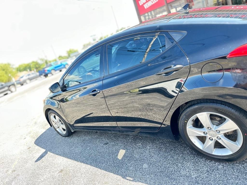 Hyundai Elantra GLS M/T 2013