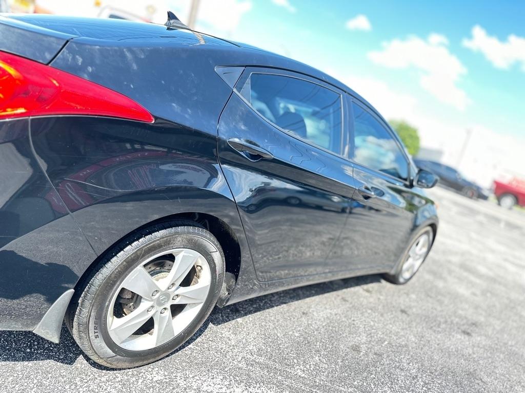 Hyundai Elantra GLS M/T 2013