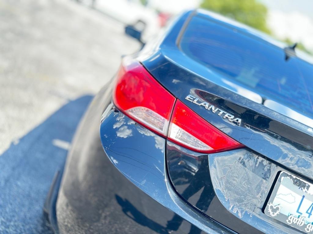 Hyundai Elantra GLS M/T 2013