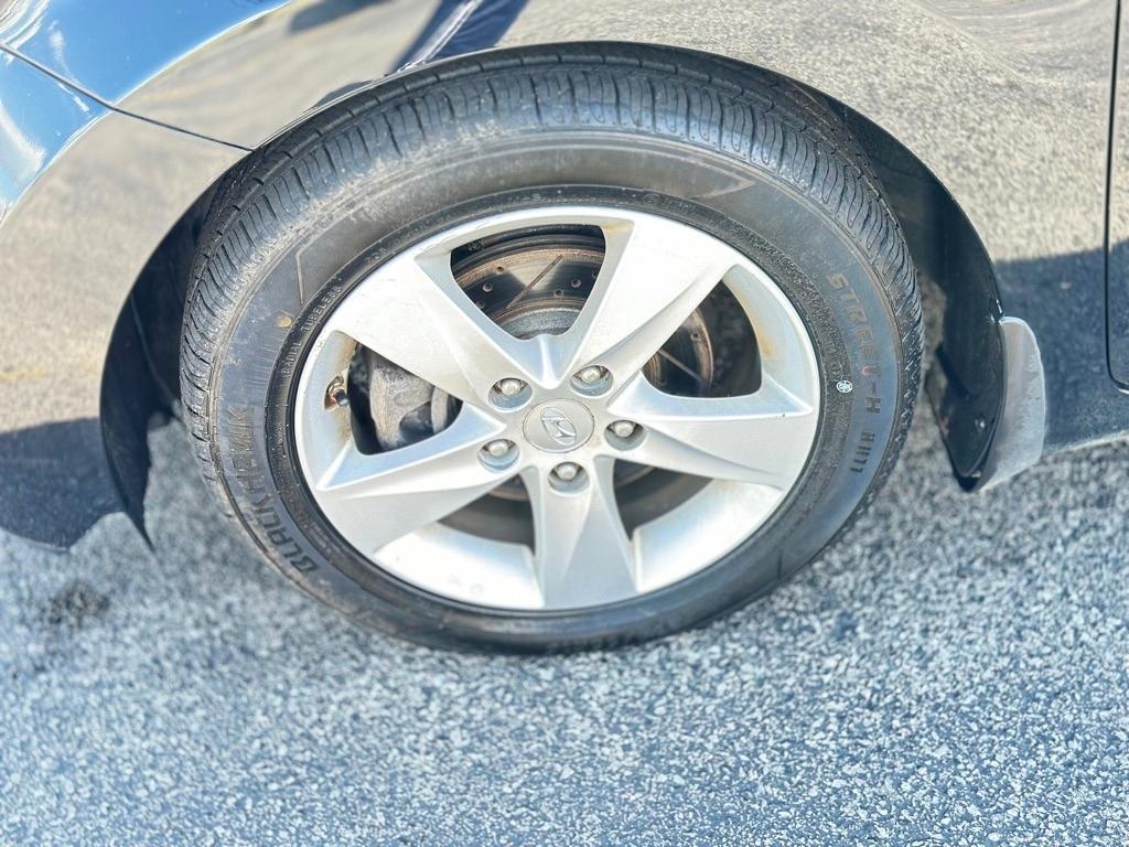 Hyundai Elantra GLS M/T 2013