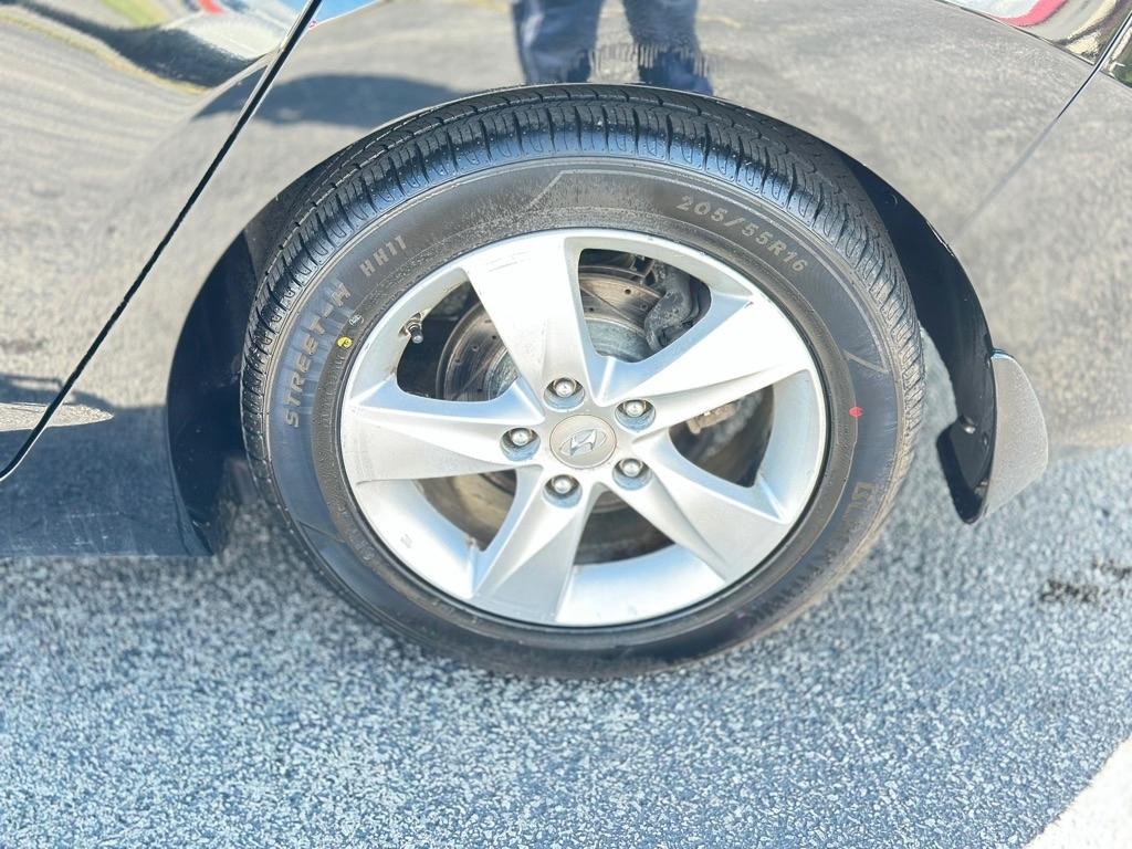 Hyundai Elantra GLS M/T 2013