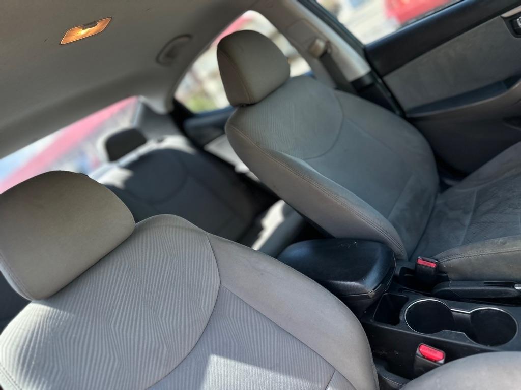 Hyundai Elantra GLS M/T 2013