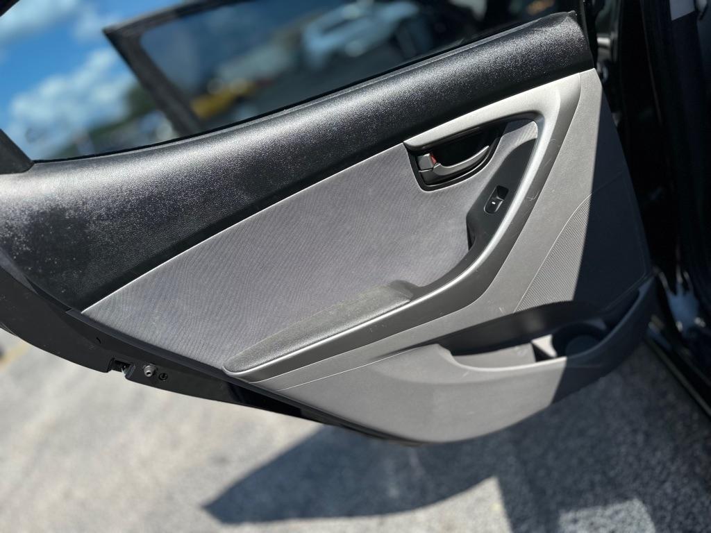 Hyundai Elantra GLS M/T 2013