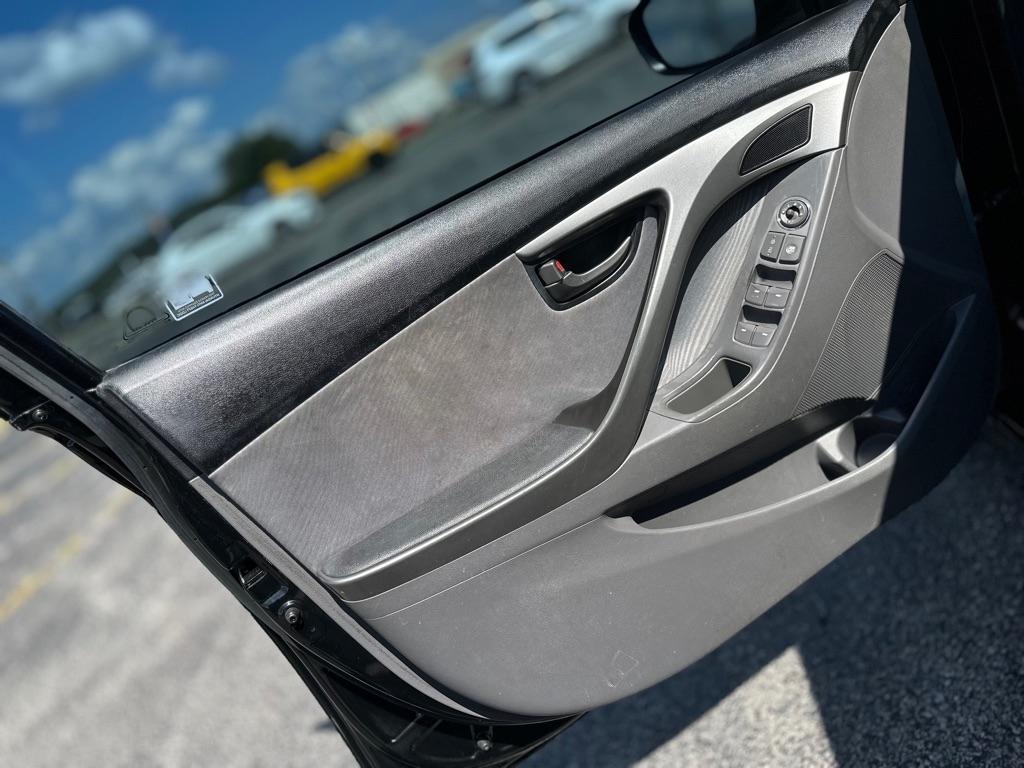 Hyundai Elantra GLS M/T 2013