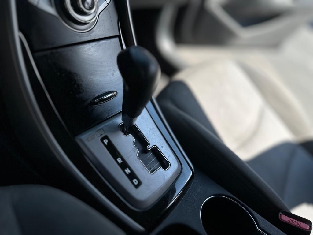 Hyundai Elantra GLS M/T 2013