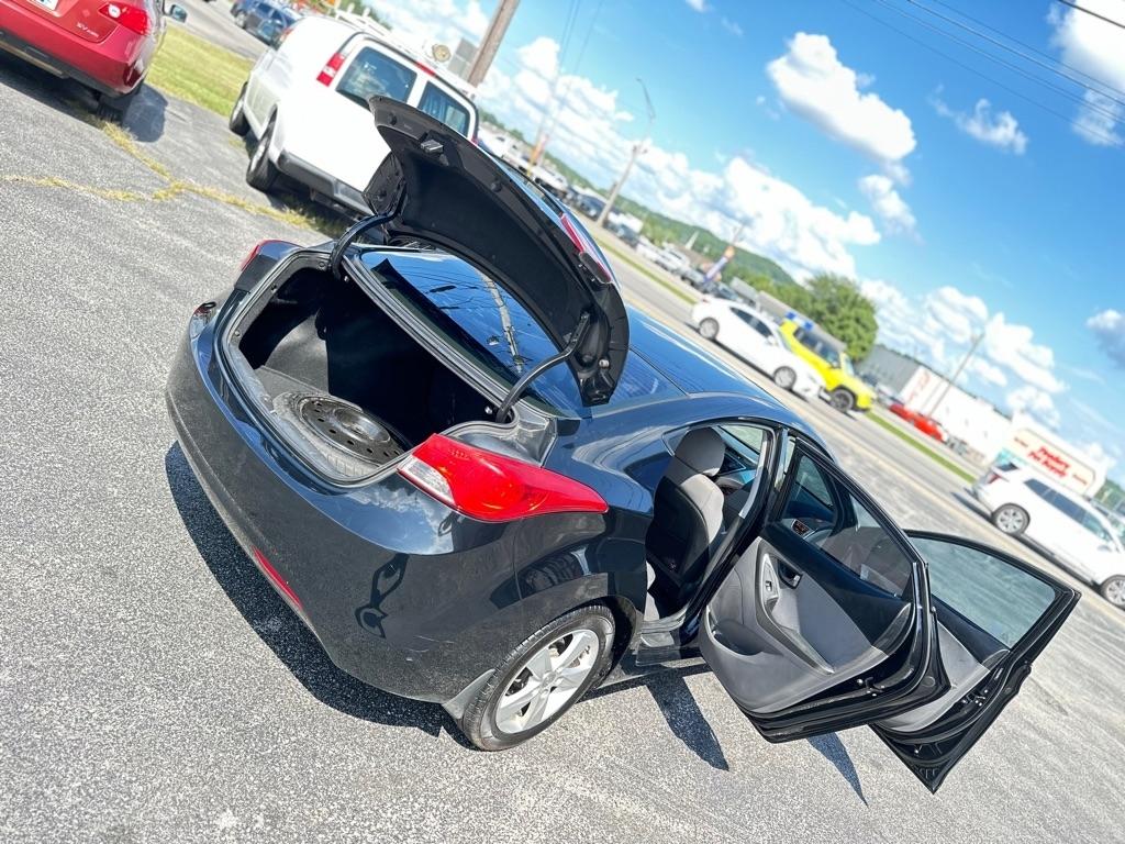 Hyundai Elantra GLS M/T 2013