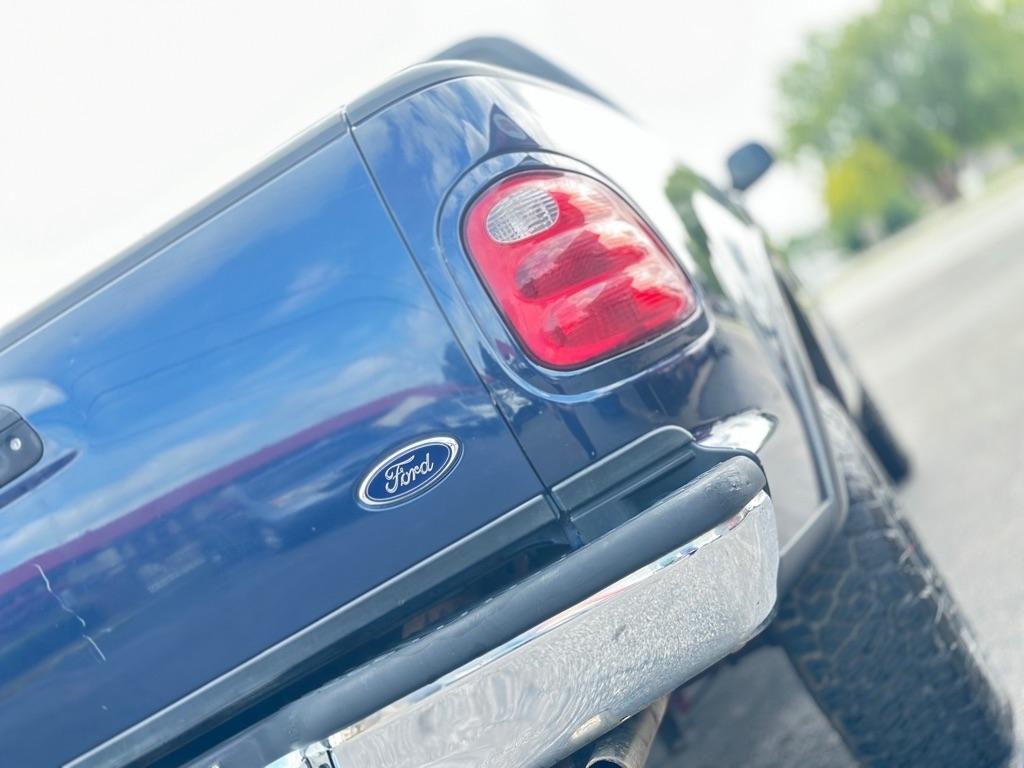 Ford F-150 XLT SuperCrew Short Bed 4WD 2002