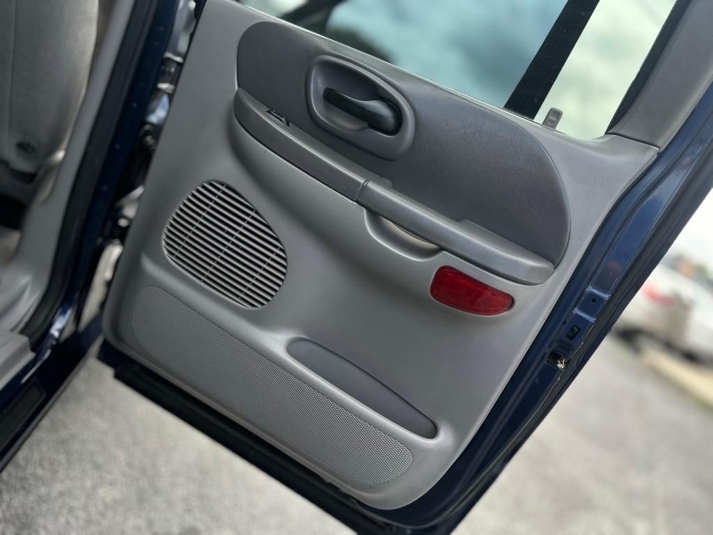 Ford F-150 XLT SuperCrew Short Bed 4WD 2002