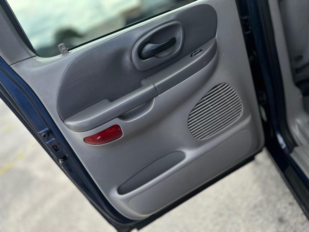 Ford F-150 XLT SuperCrew Short Bed 4WD 2002