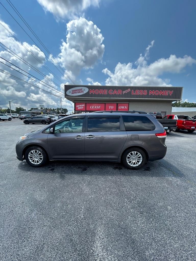 Toyota Sienna XLE FWD 8-Passenger V6 2014