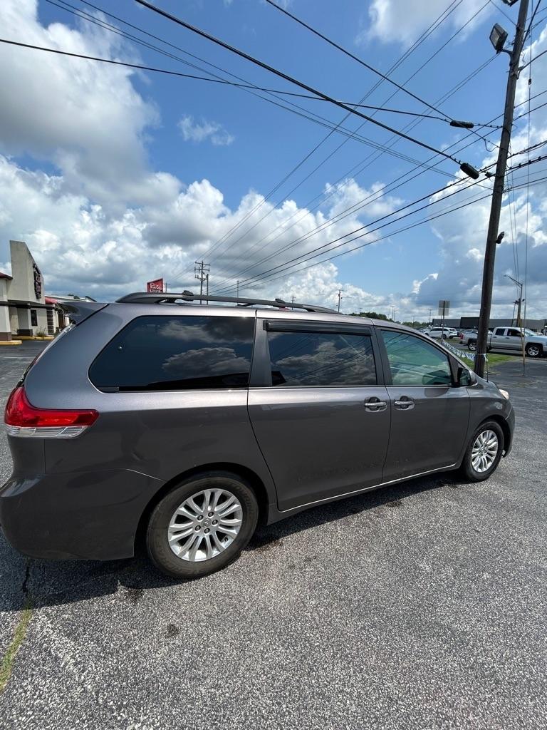 Toyota Sienna XLE FWD 8-Passenger V6 2014