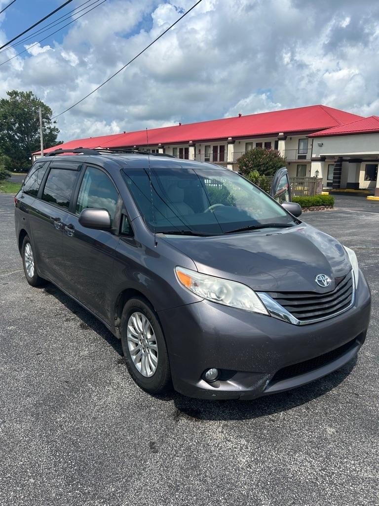Toyota Sienna XLE FWD 8-Passenger V6 2014