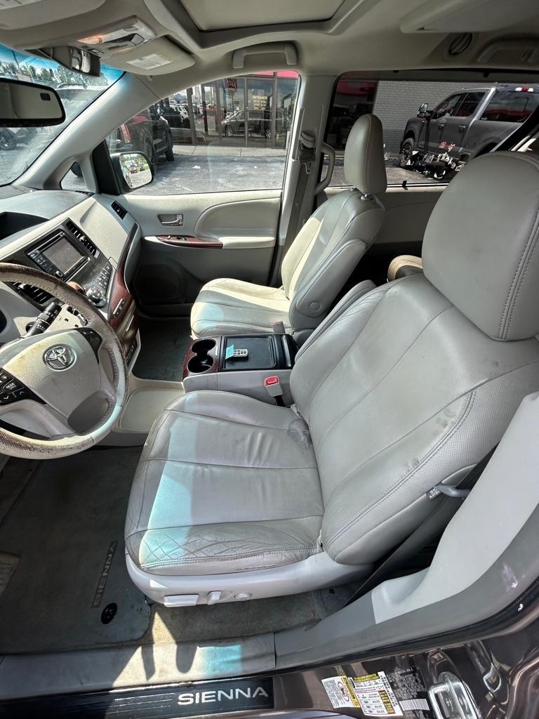 Toyota Sienna XLE FWD 8-Passenger V6 2014
