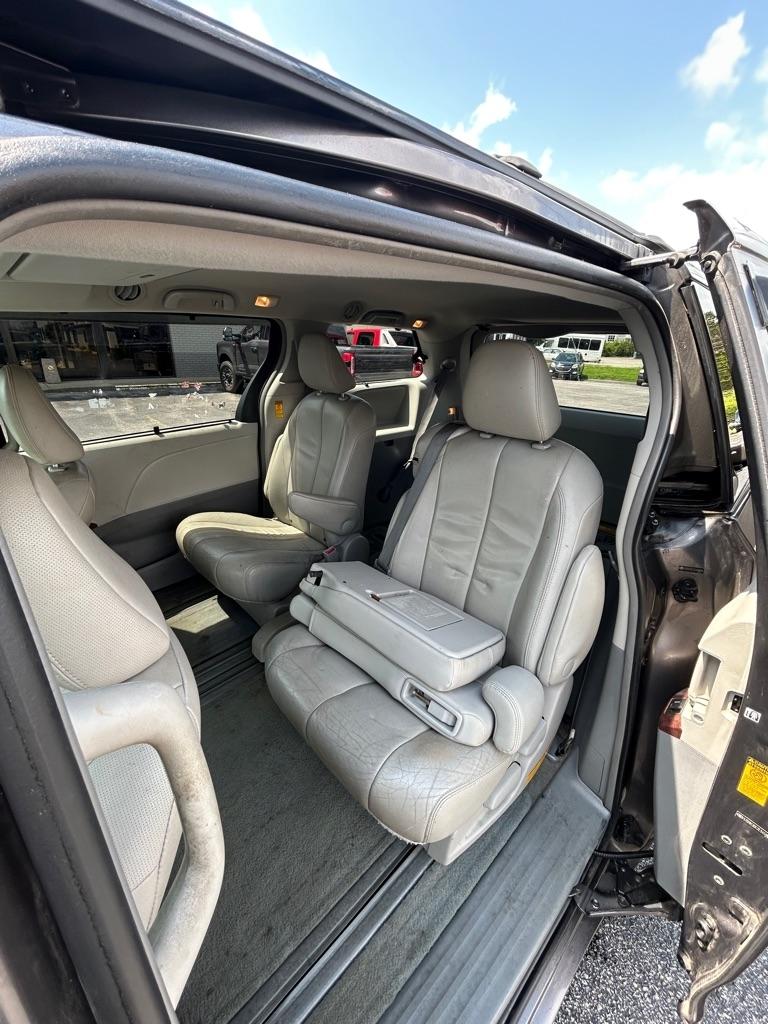 Toyota Sienna XLE FWD 8-Passenger V6 2014
