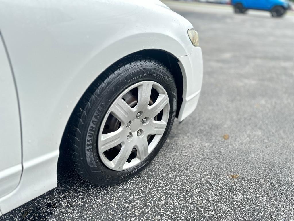 Honda Civic LX Sedan 5-Speed AT 2010