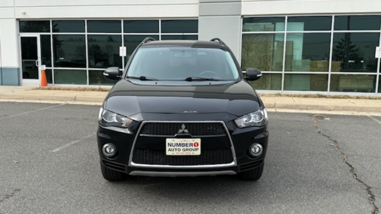 2012 Mitsubishi Outlander SE photo 2
