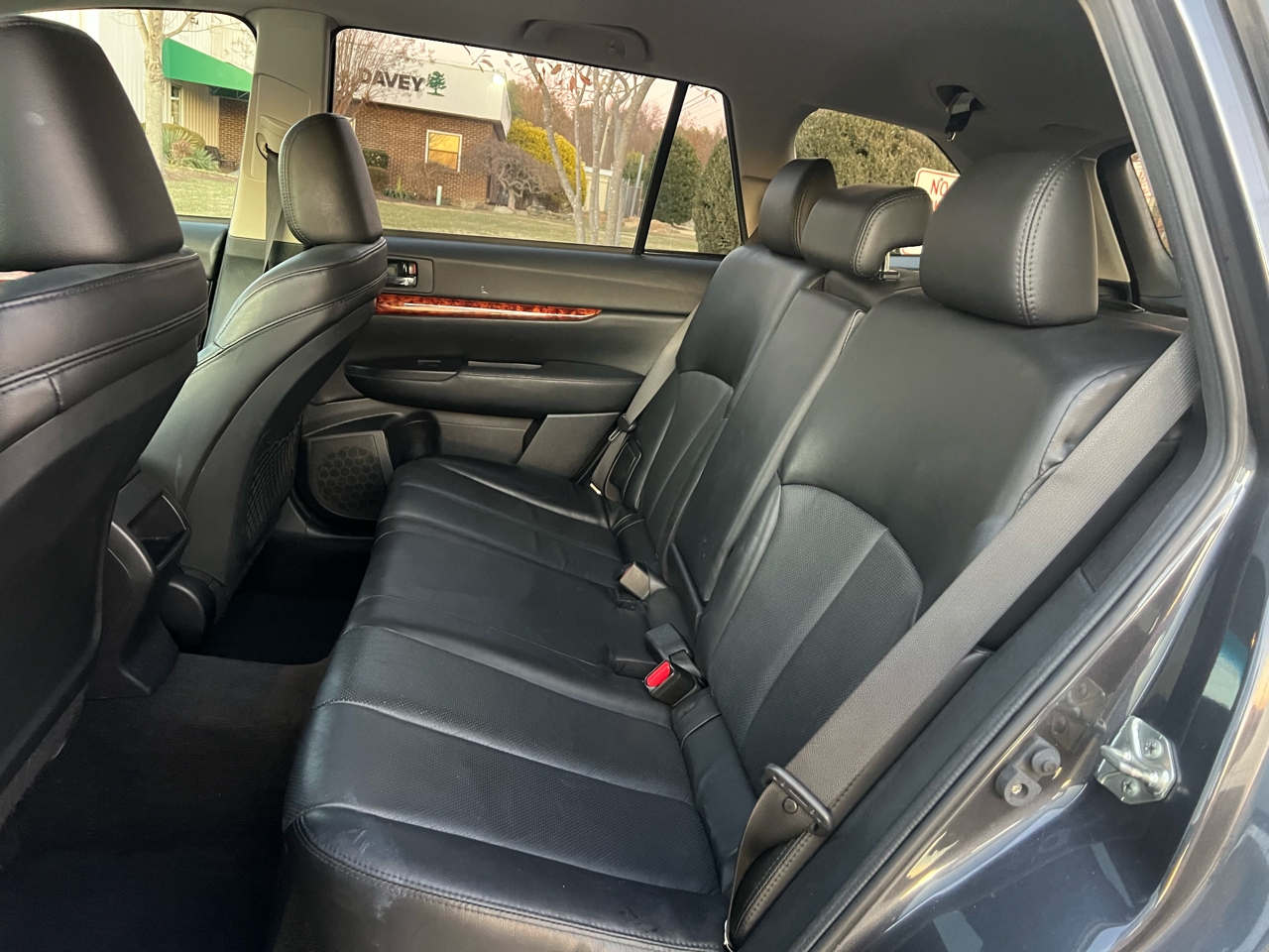 Subaru Outback 2.5i Limited 2011