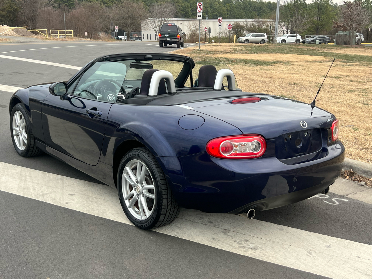 Mazda MX-5 Miata 2dr Conv Auto Sport 2010