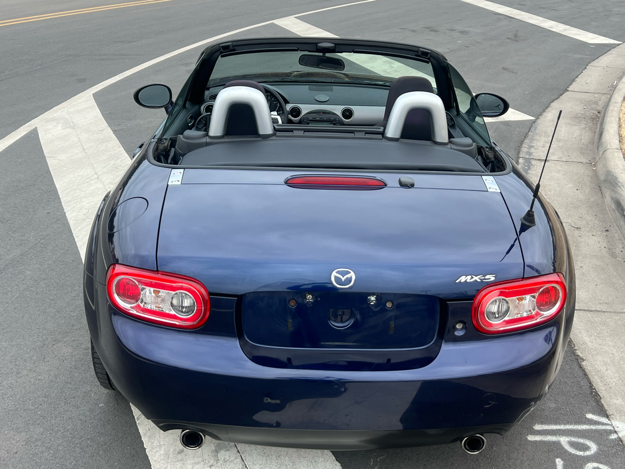 Mazda MX-5 Miata 2dr Conv Auto Sport 2010