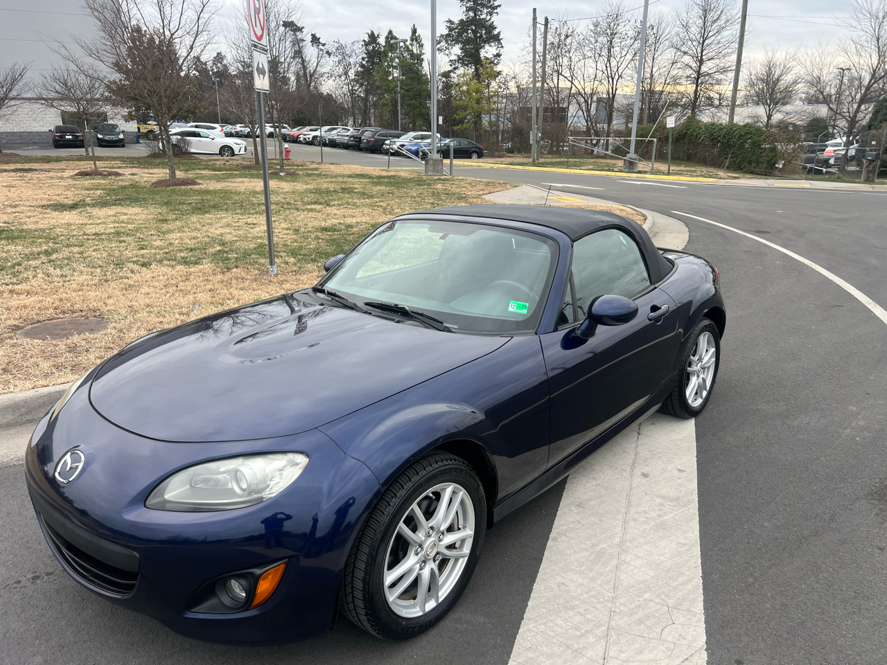 Mazda MX-5 Miata 2dr Conv Auto Sport 2010