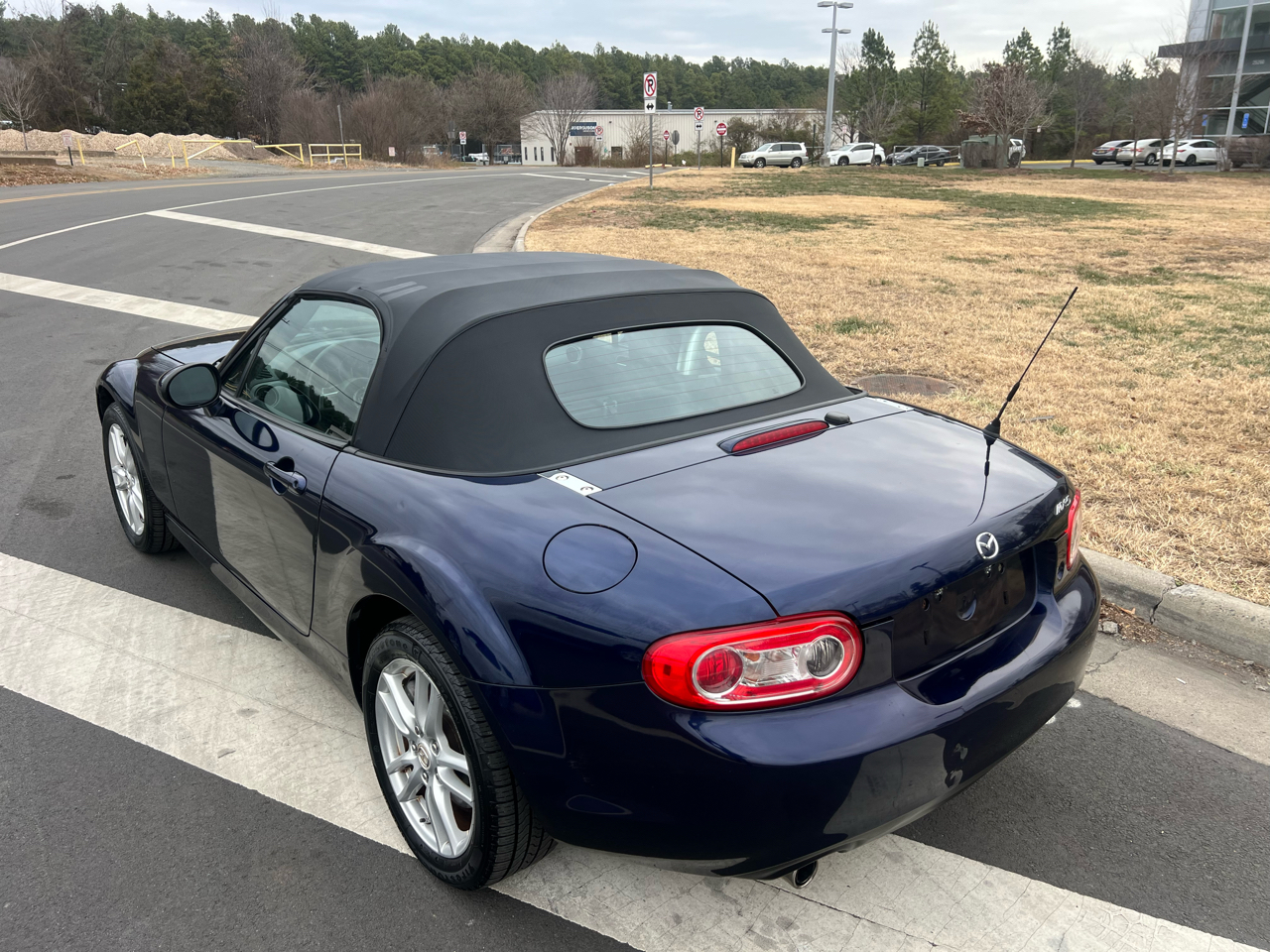 Mazda MX-5 Miata 2dr Conv Auto Sport 2010