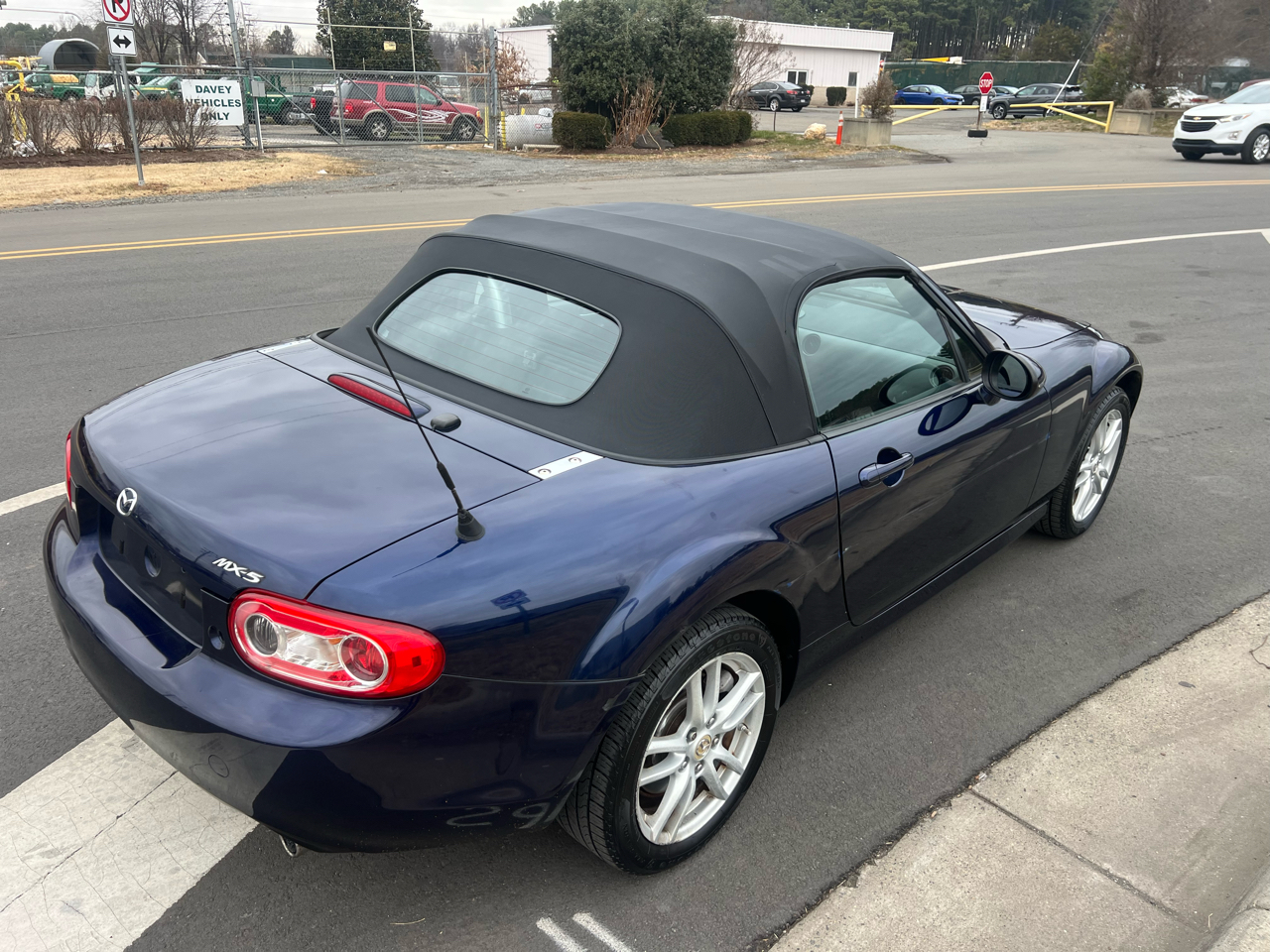 Mazda MX-5 Miata 2dr Conv Auto Sport 2010