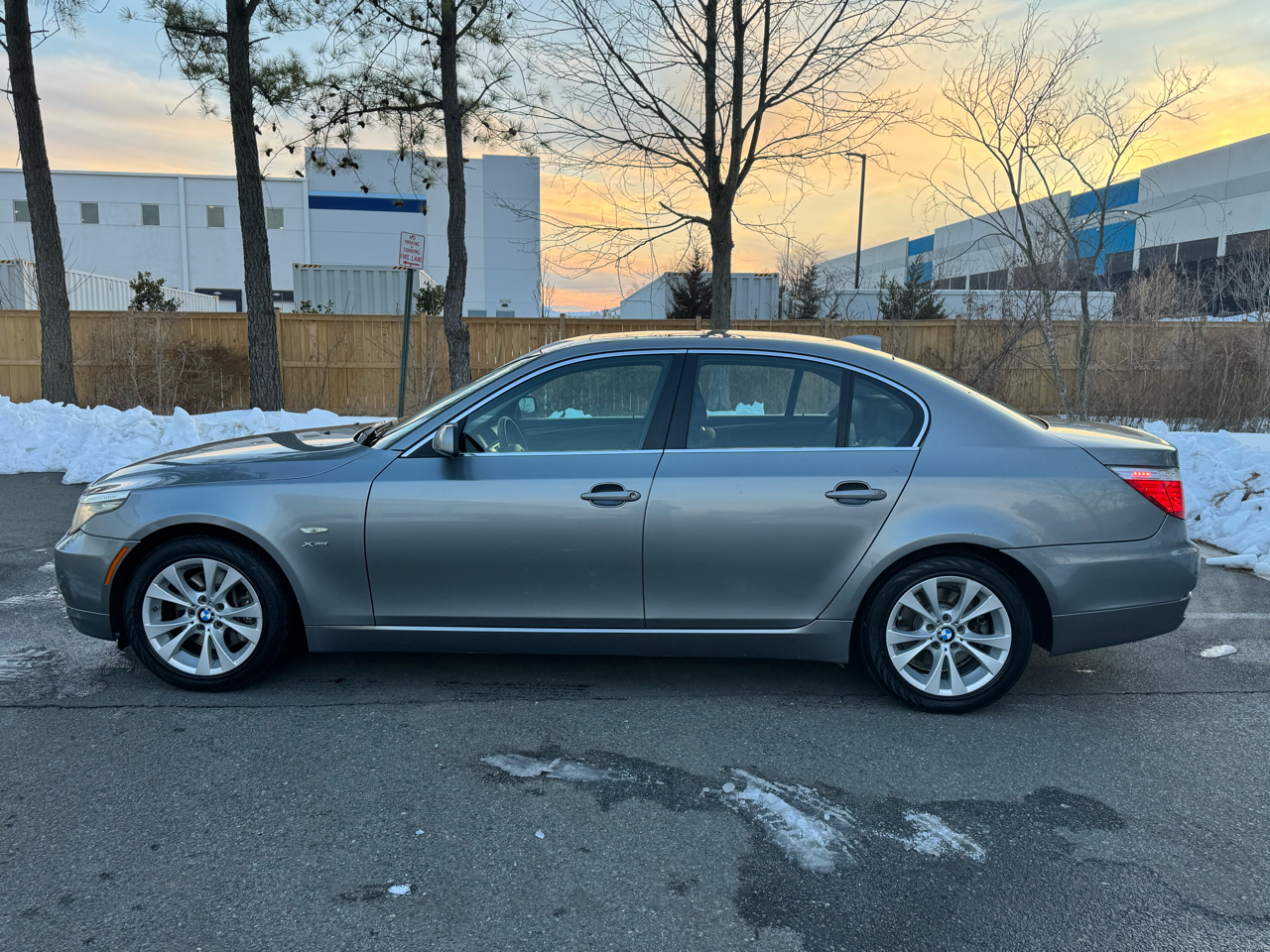 BMW 5-Series 535xi 2009