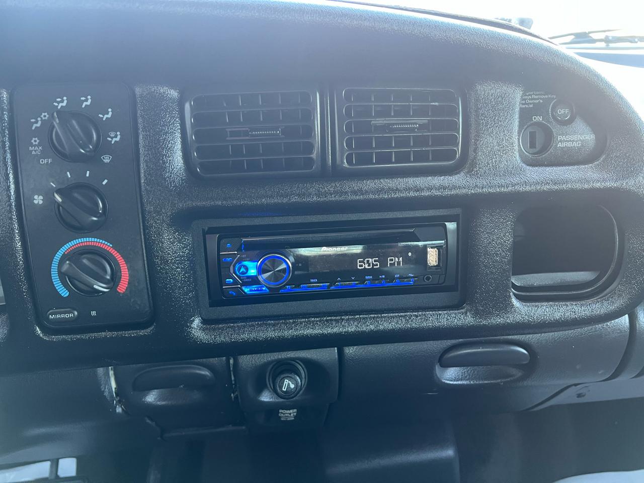 Dodge Ram 1500 Quad Cab Short Bed 4WD 2000