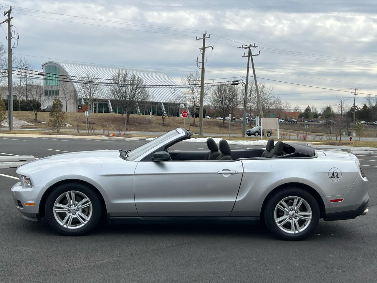 Ford Mustang V6 Convertible 2011
