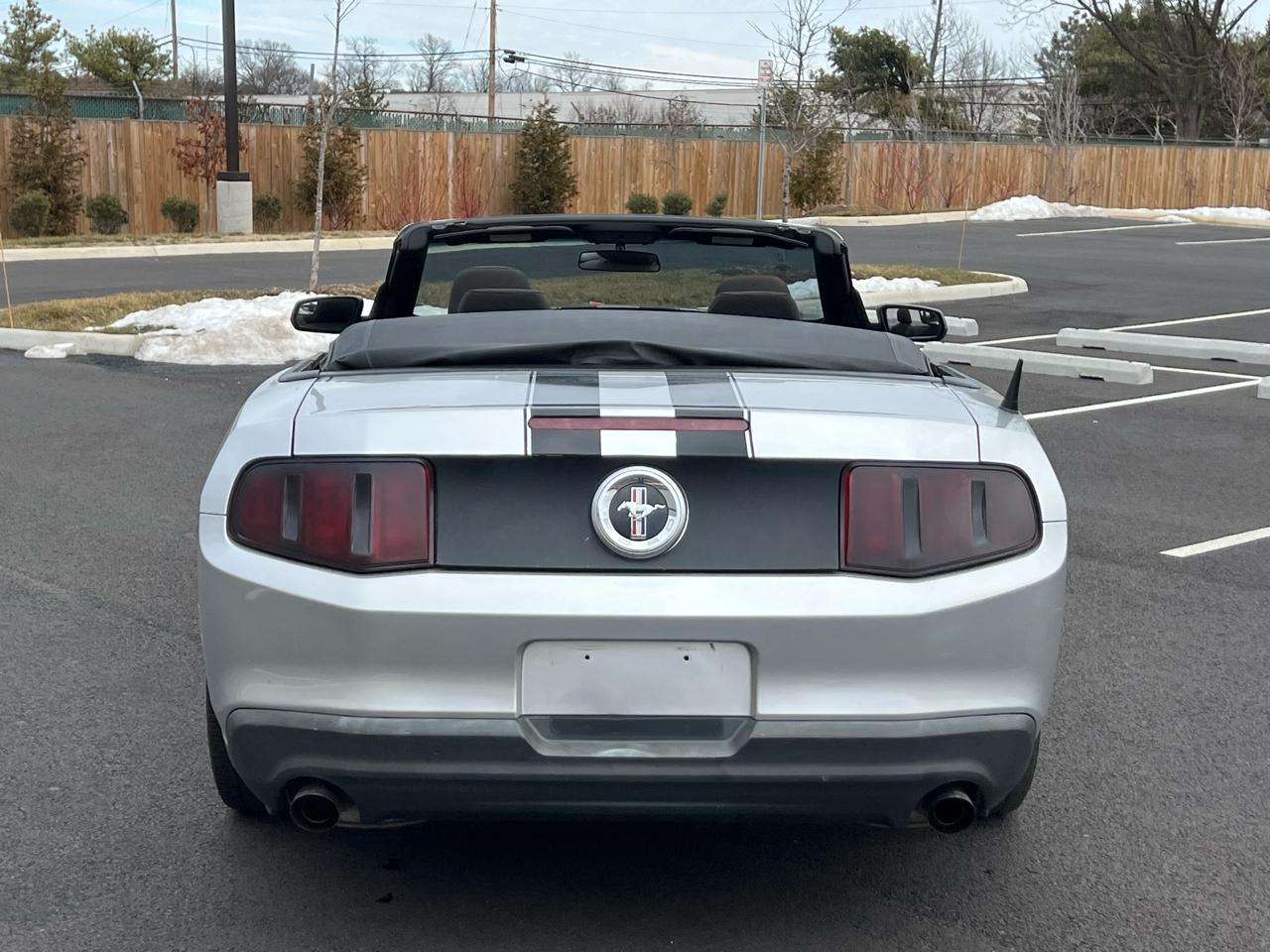 Ford Mustang V6 Convertible 2011