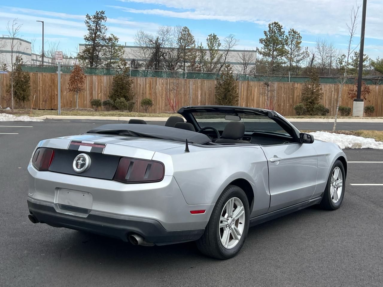 Ford Mustang V6 Convertible 2011
