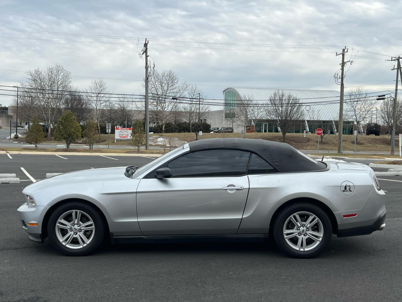 Ford Mustang V6 Convertible 2011