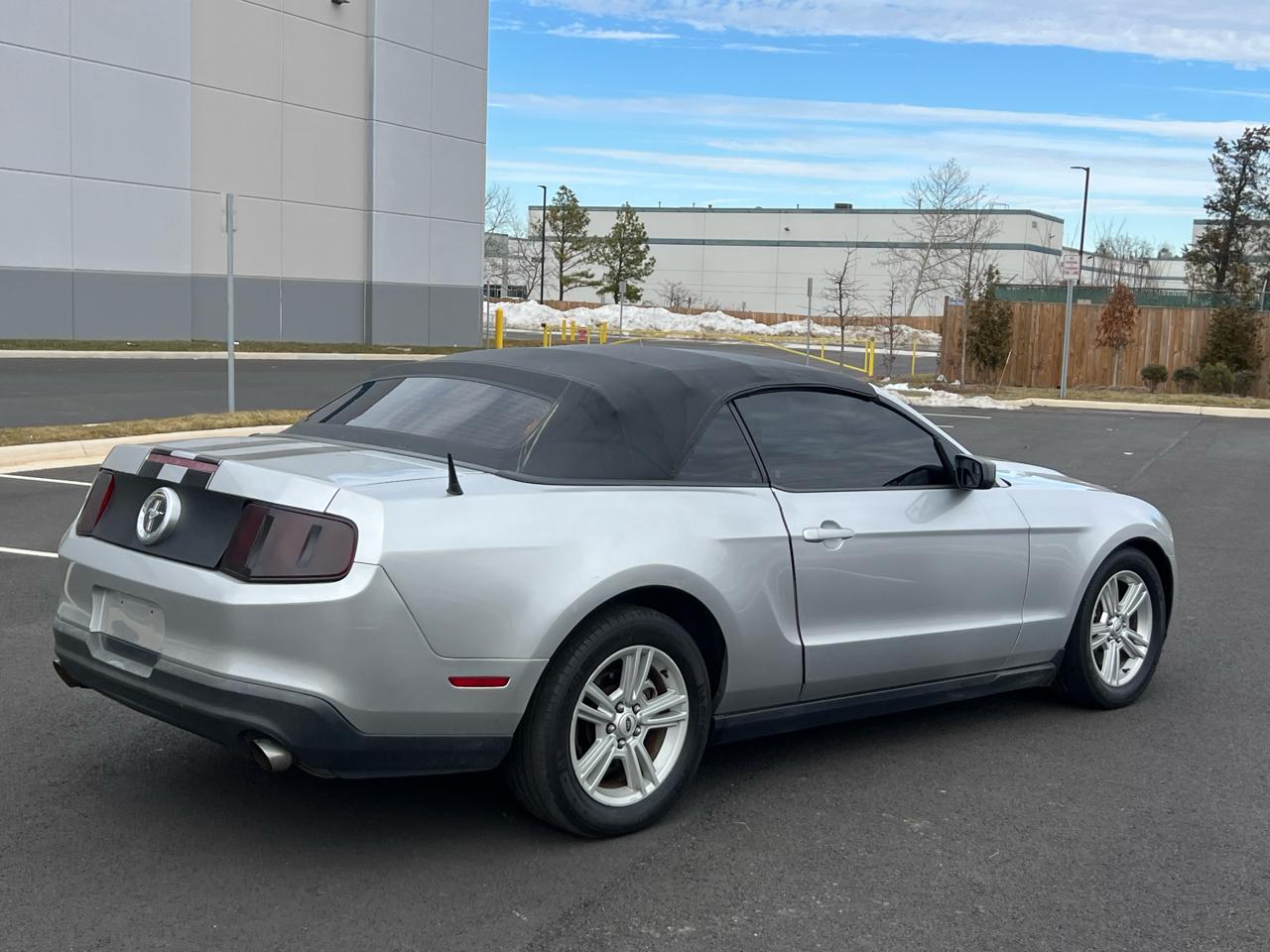Ford Mustang V6 Convertible 2011