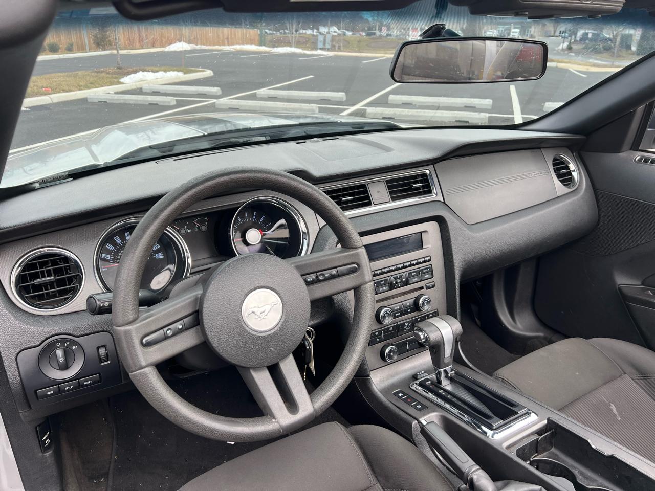 Ford Mustang V6 Convertible 2011