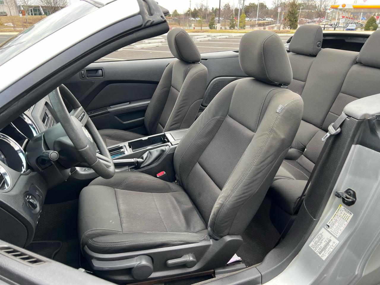 Ford Mustang V6 Convertible 2011