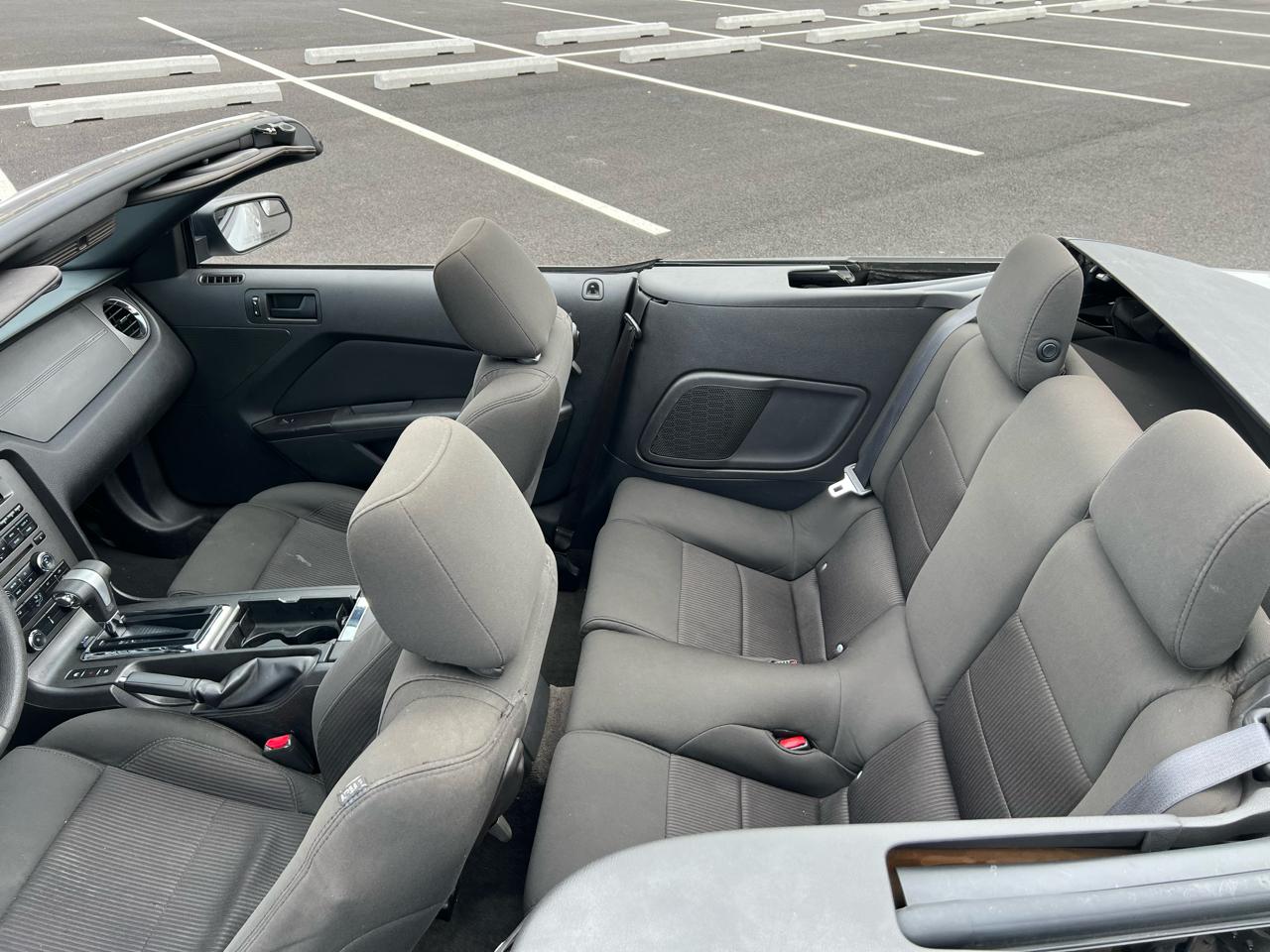 Ford Mustang V6 Convertible 2011