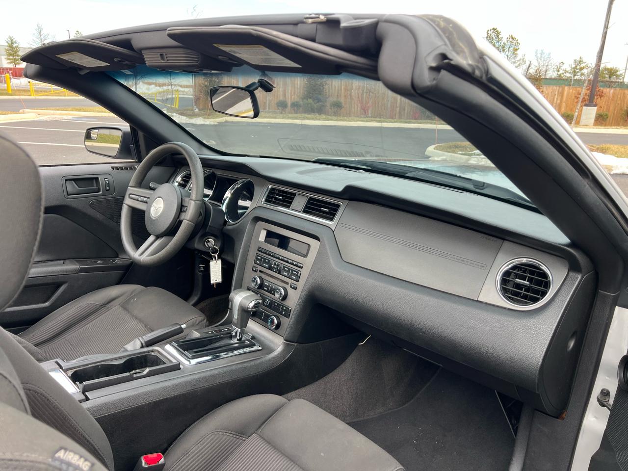 Ford Mustang V6 Convertible 2011