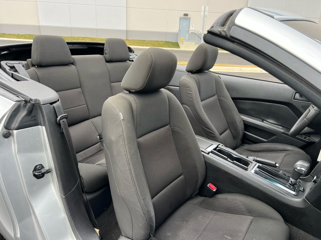 Ford Mustang V6 Convertible 2011