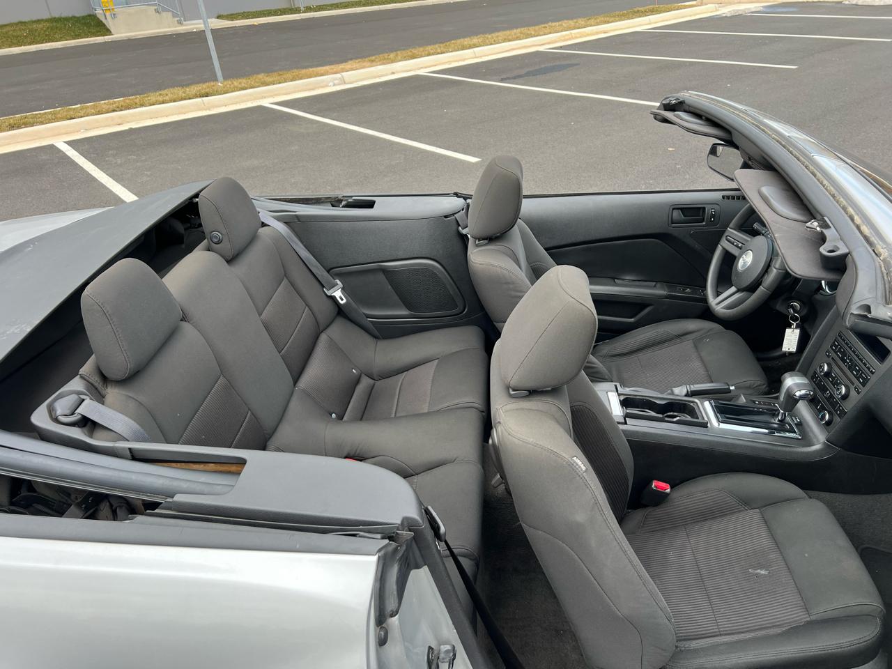 Ford Mustang V6 Convertible 2011