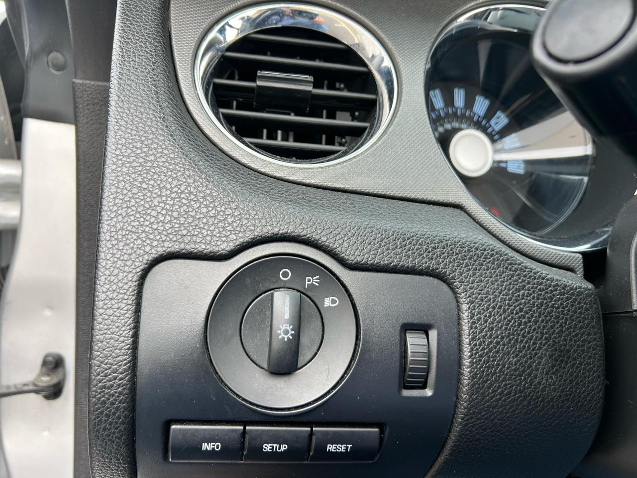 Ford Mustang V6 Convertible 2011