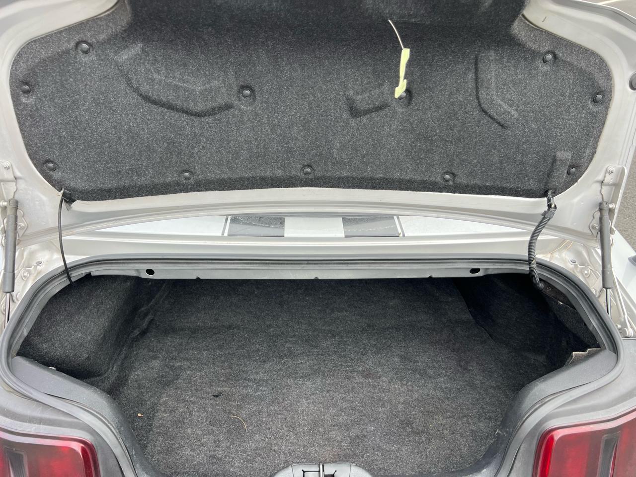 Ford Mustang V6 Convertible 2011