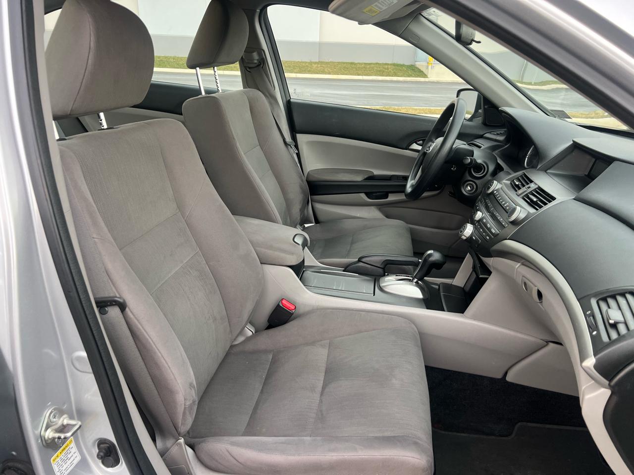 Honda Accord LX sedan AT 2012